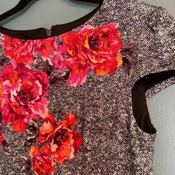 Betsy Johnson size 6 - pencil dress with cap sleeves - black and white - Picture 5 of 10